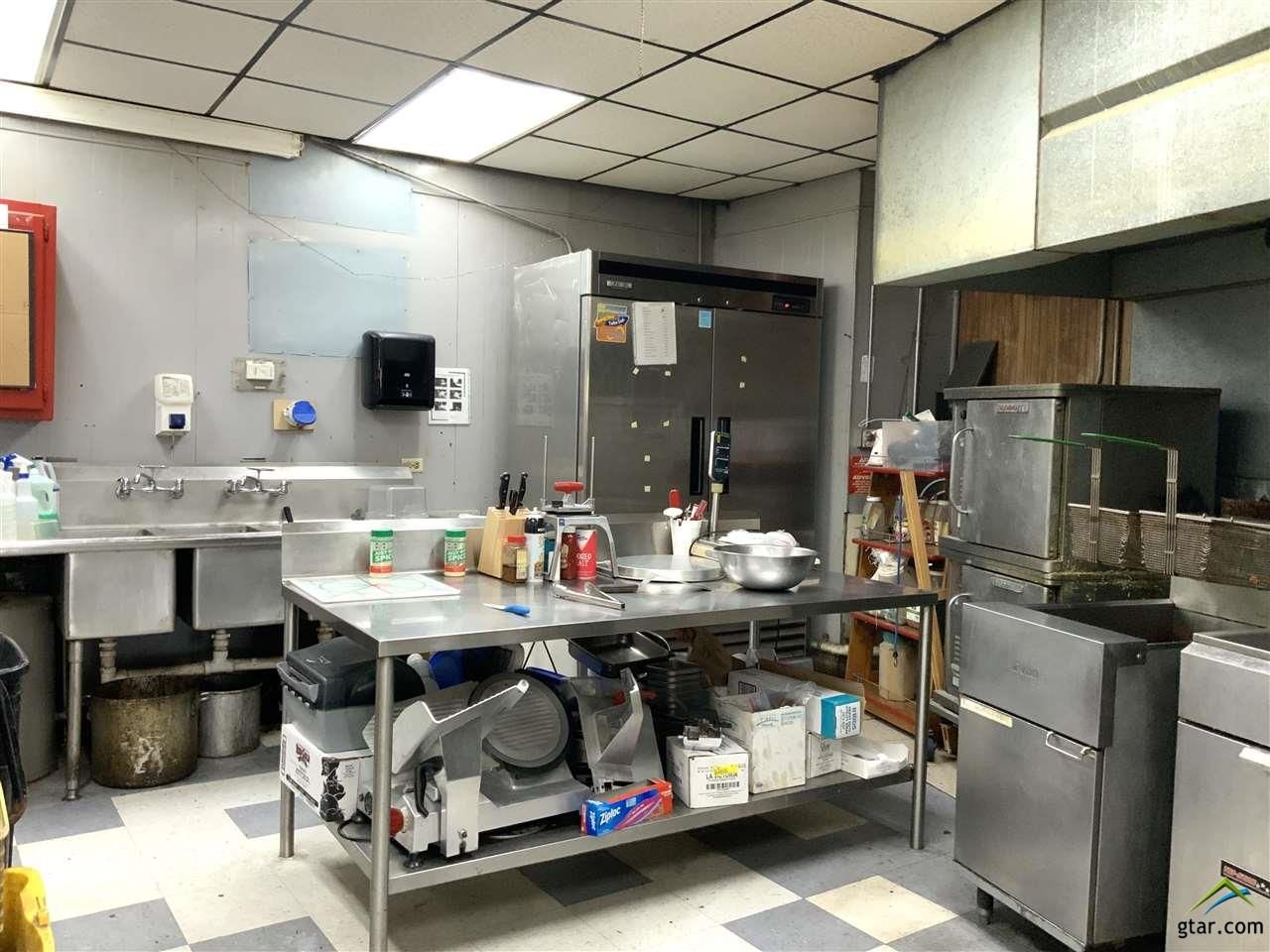 403 S Greer Blvd, Pittsburg, TX 75686